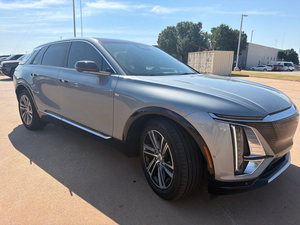 Used 2024 Silver Cadillac Luxury image 4