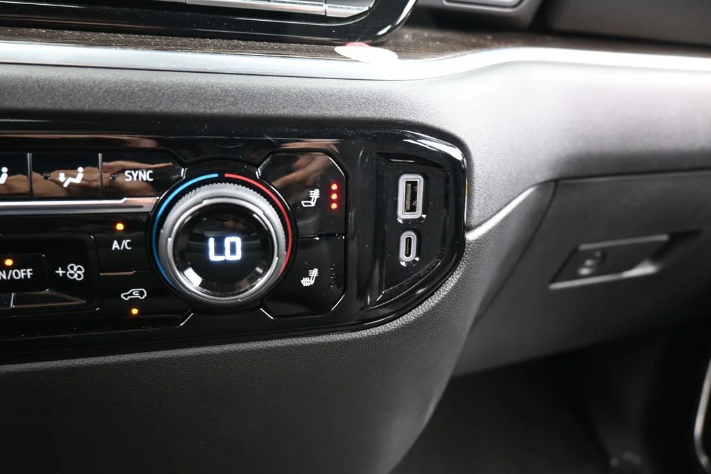 Used 2025 Summit White Chevrolet LT image 26