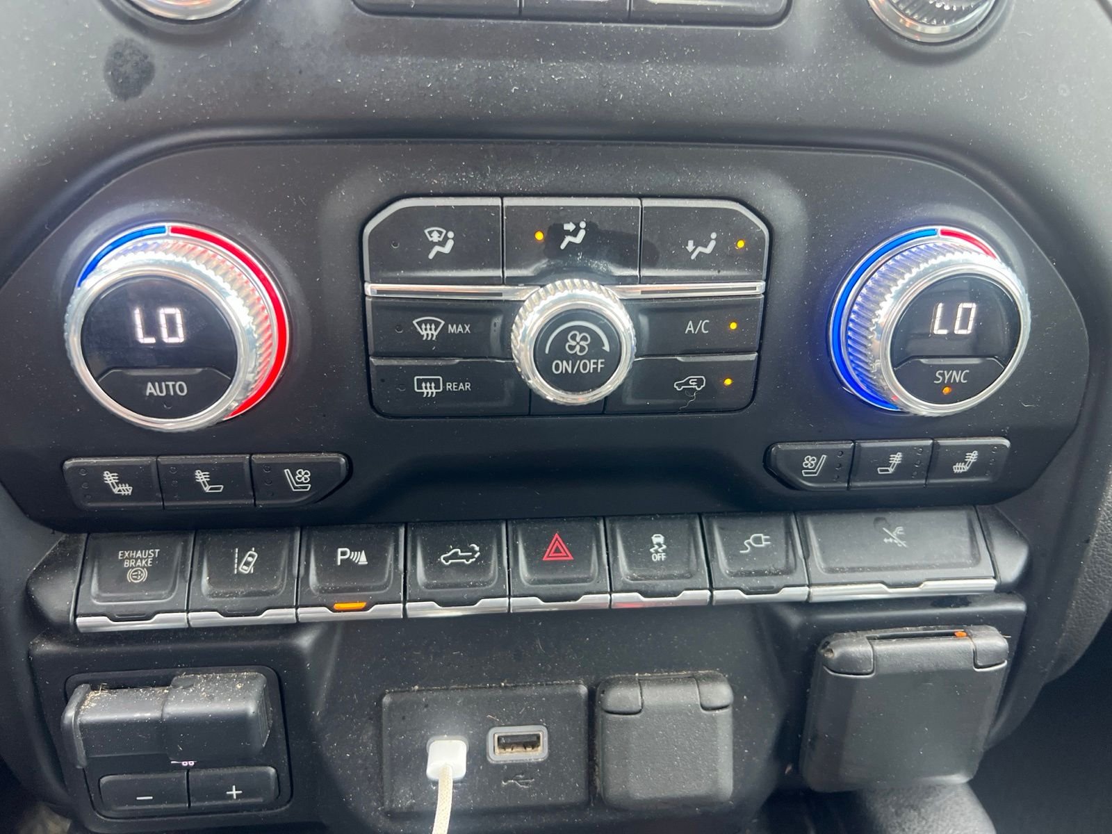 Used 2023 White GMC Denali image 9
