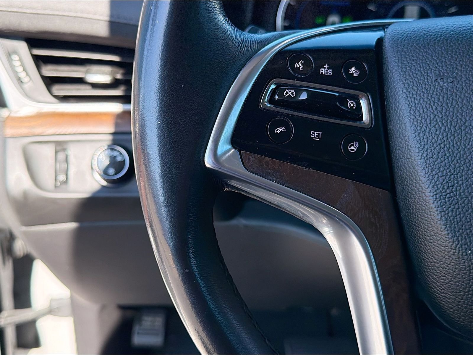 Used 2020 White Cadillac Luxury image 39