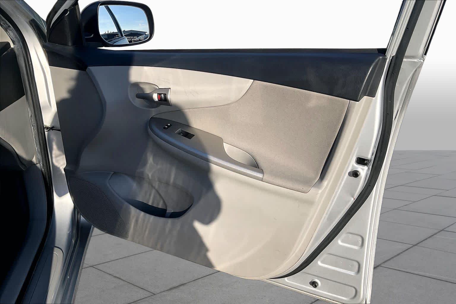 Used 2011 Classic Silver Metallic Toyota LE image 21
