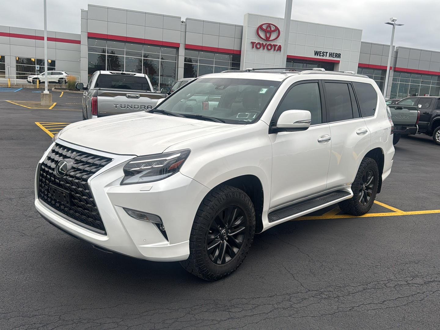 Used 2023 Eminent White Pearl Lexus  image 3