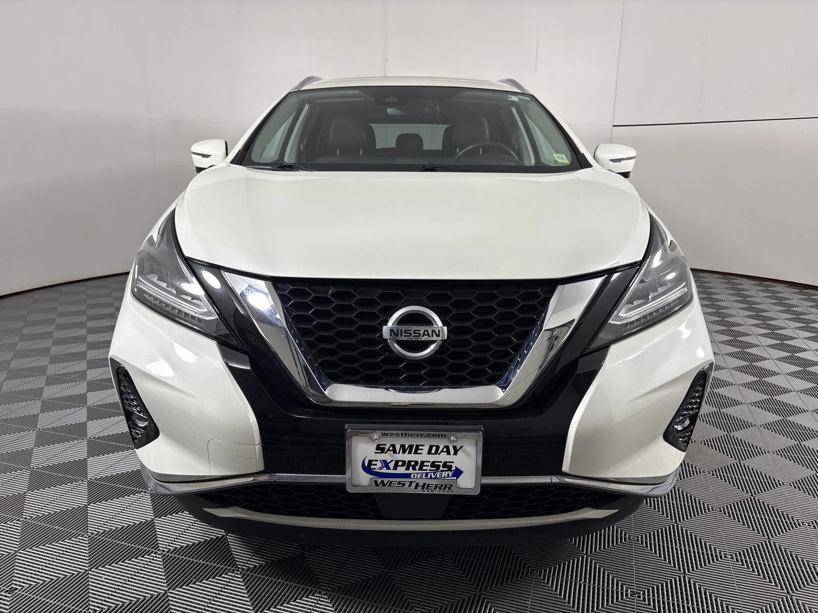 Used 2020 Pearl White Tricoat Nissan Platinum image 3
