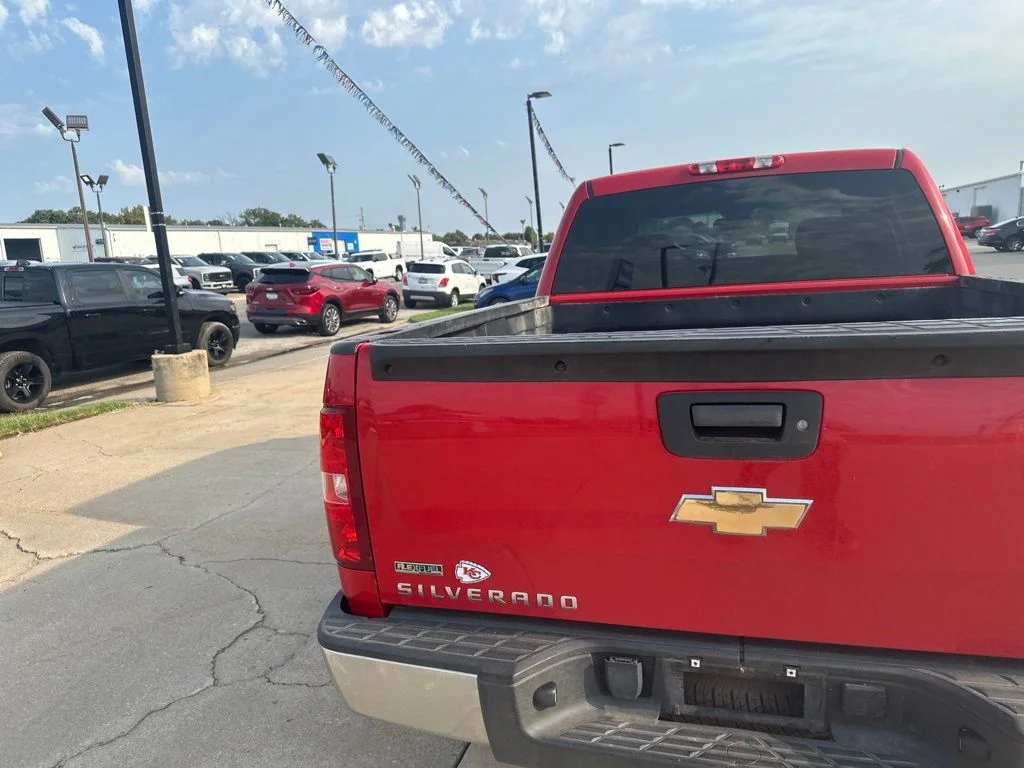 Used 2011 Red Chevrolet LT image 25