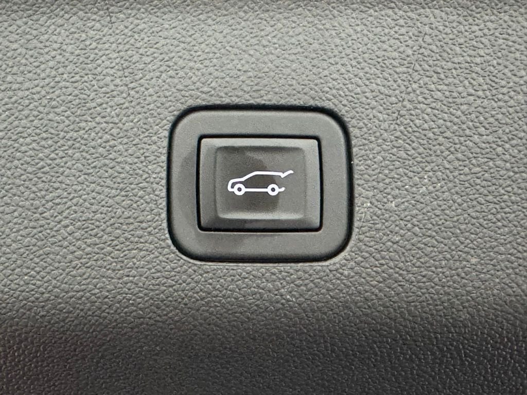 Used 2025 Onyx Black GMC AT4 Ultimate image 16