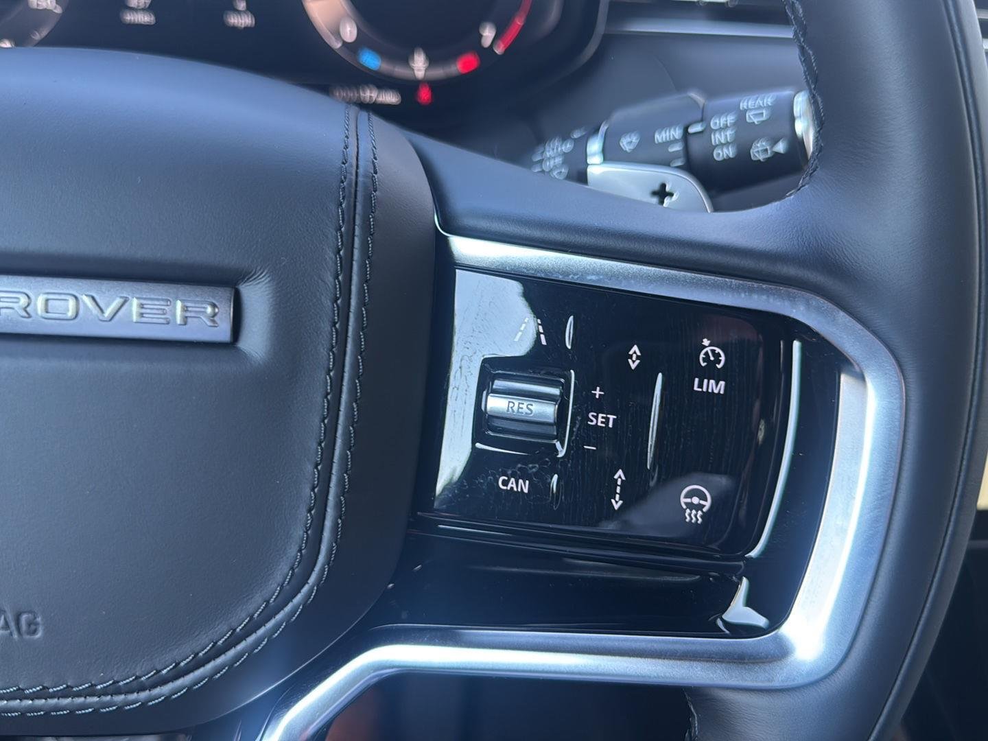New 2027 Santorini Black Land Rover SE image 25