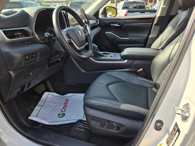 Used 2023 Beige Toyota XLE image 11