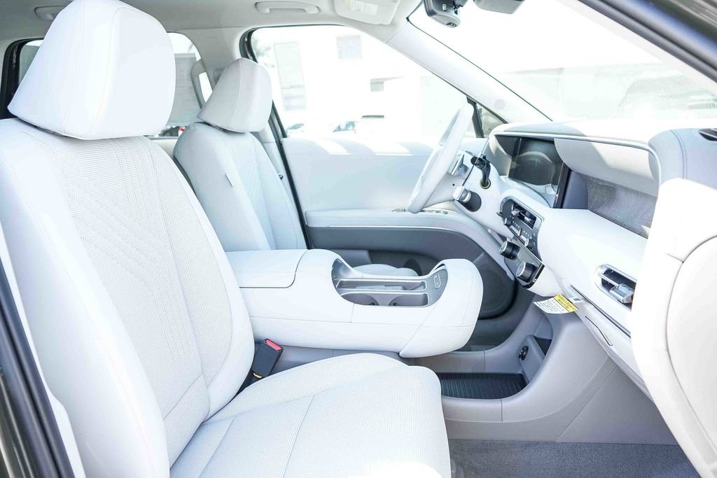 New 2026 Silver Hyundai SEL Premium image 17