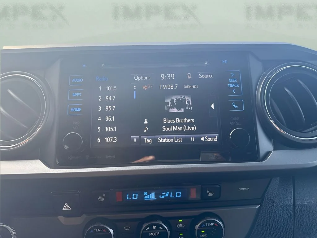 Used 2016  Toyota SR5 image 9