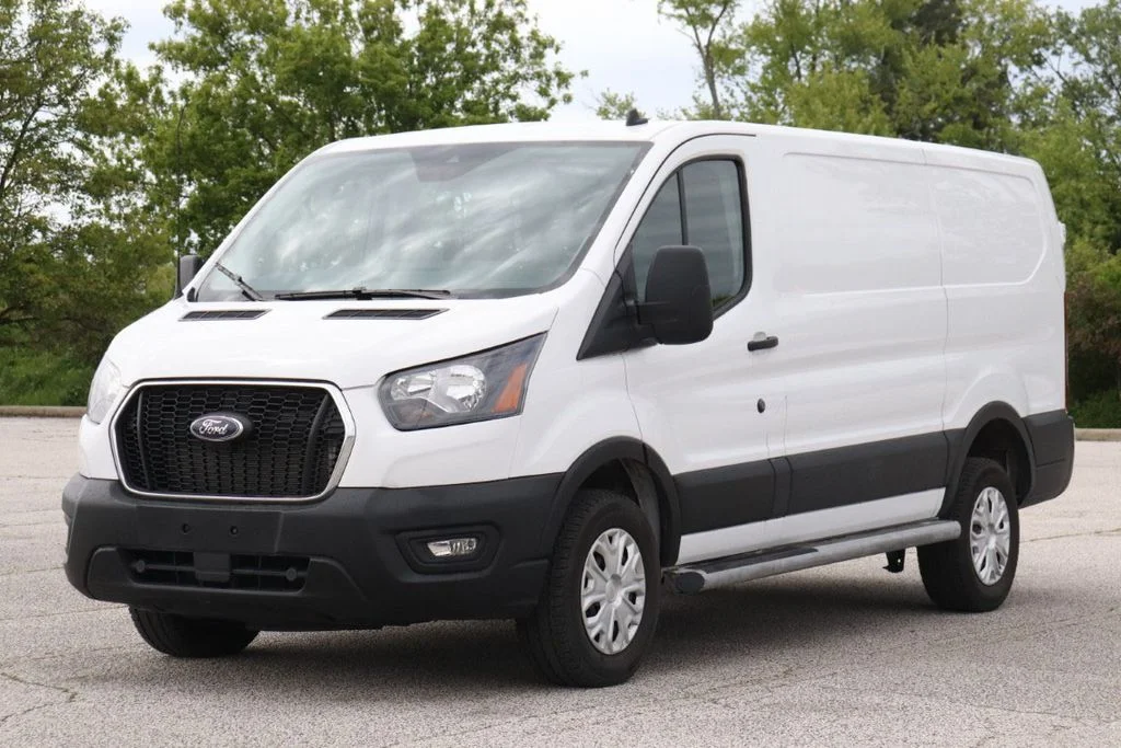 Used 2025 Oxford White Ford Base image 5