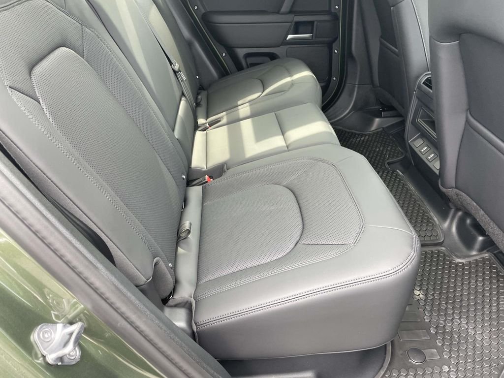 New 2026 Woolstone Green Land Rover S image 19