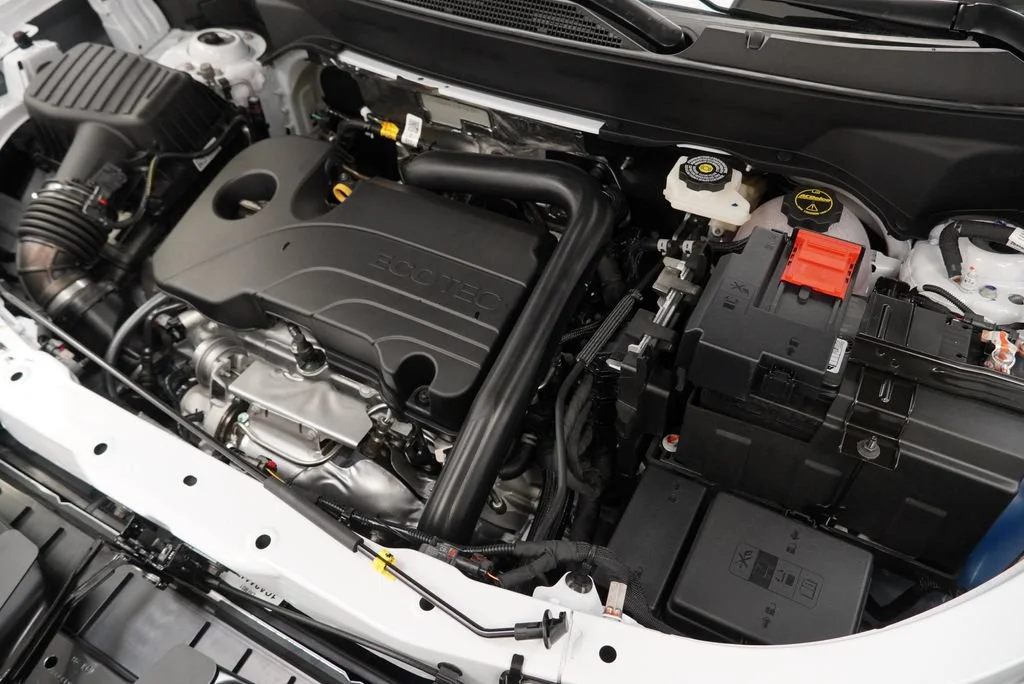 New 2027 Summit White Chevrolet LT image 41
