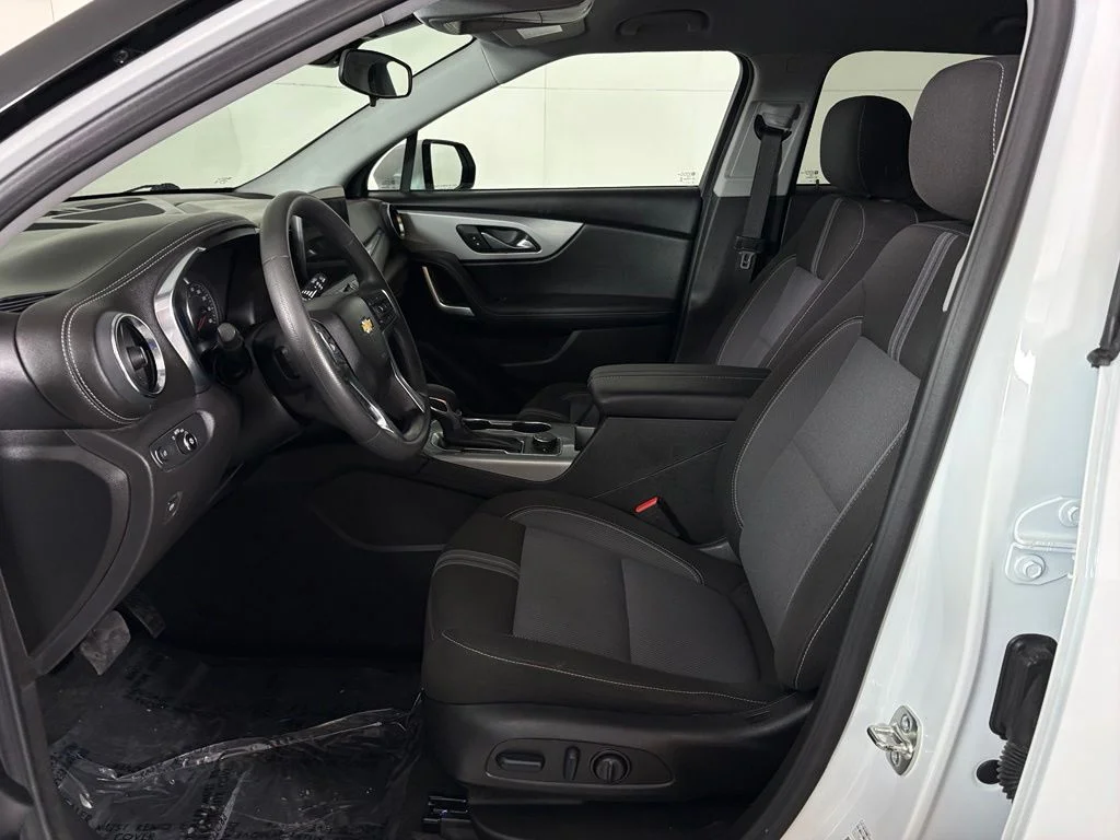Used 2025 White Chevrolet LT image 15