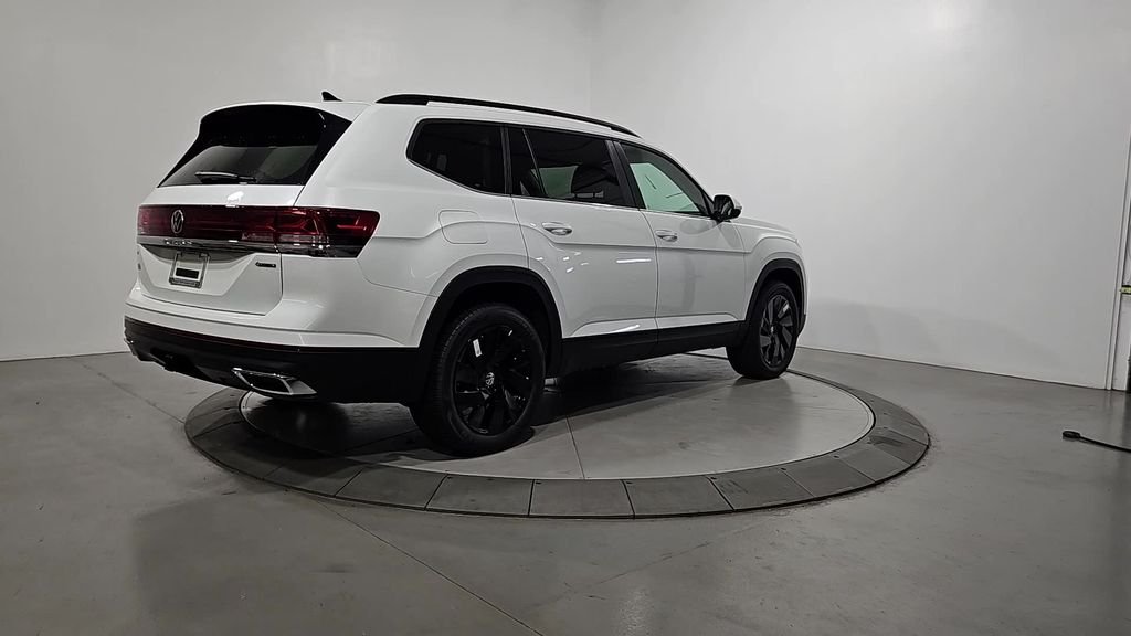 New 2026 White/off-white Volkswagen SE w/Technology image 5