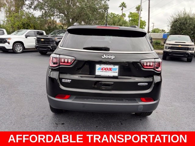 Used 2022 Black Jeep Latitude image 5