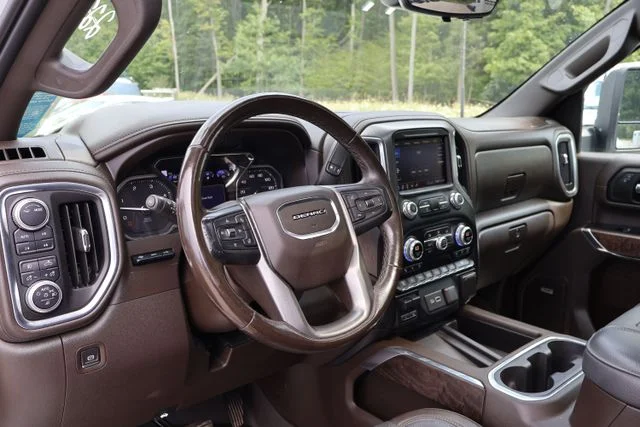 Used 2020 White GMC Denali image 11
