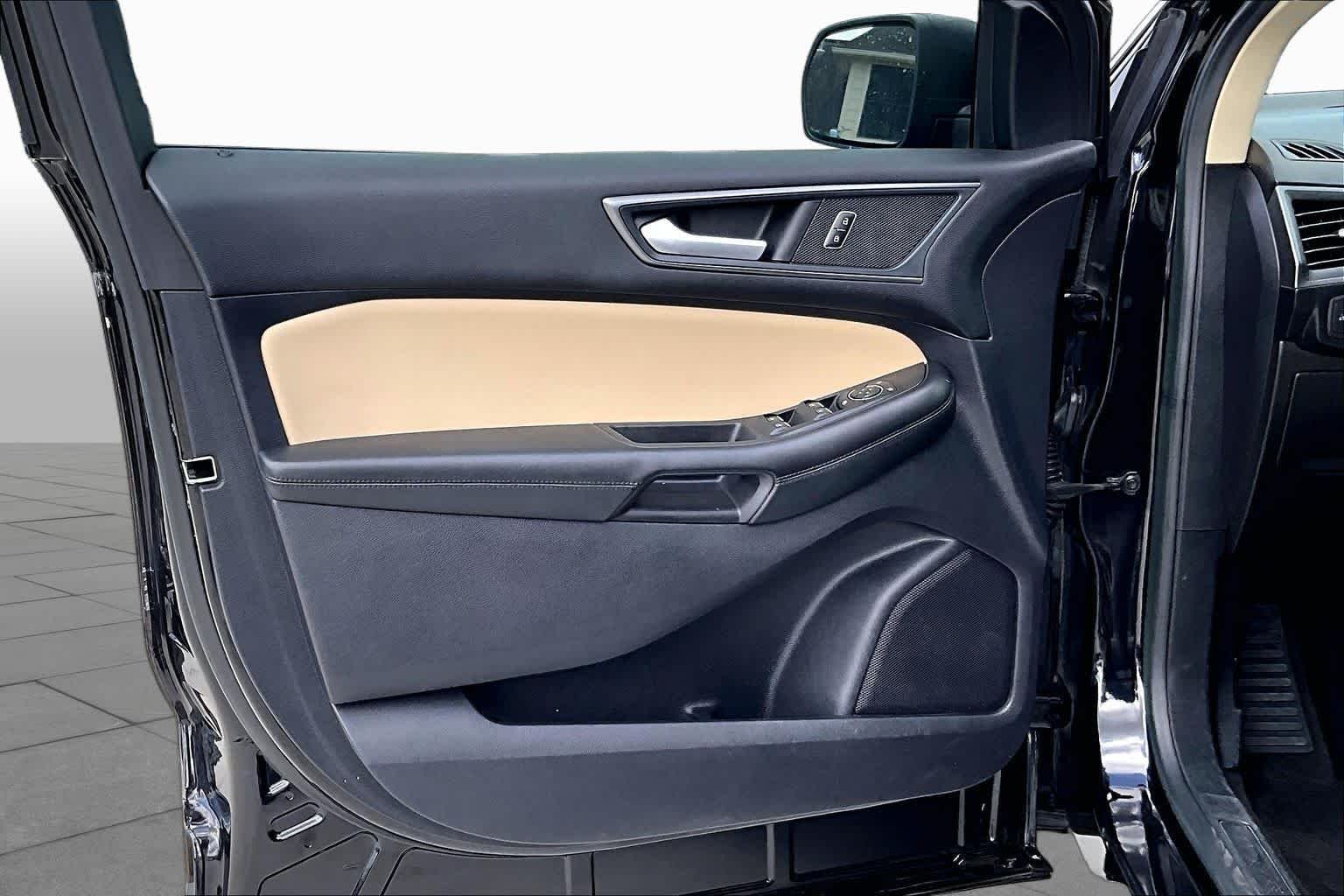 Used 2020 Agate Black Ford SE image 20