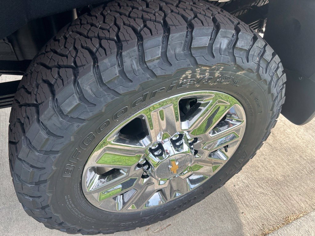 New 2026 Polar White Tricoat Chevrolet High Country image 14