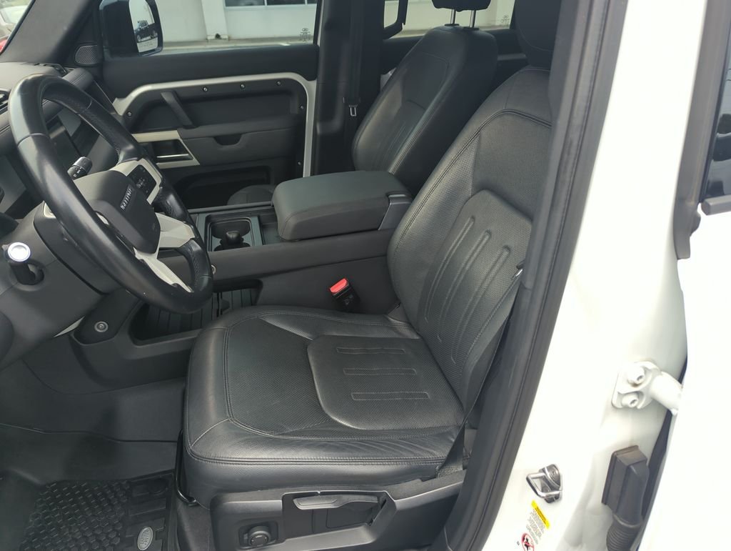 Used 2022  Land Rover S image 11