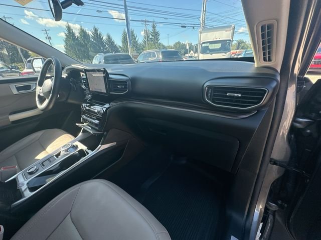 Used 2023 Gray Ford Limited image 33
