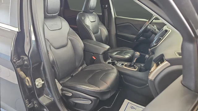 Used 2014 Brilliant Black Crystal Pearlcoat Jeep Limited image 25
