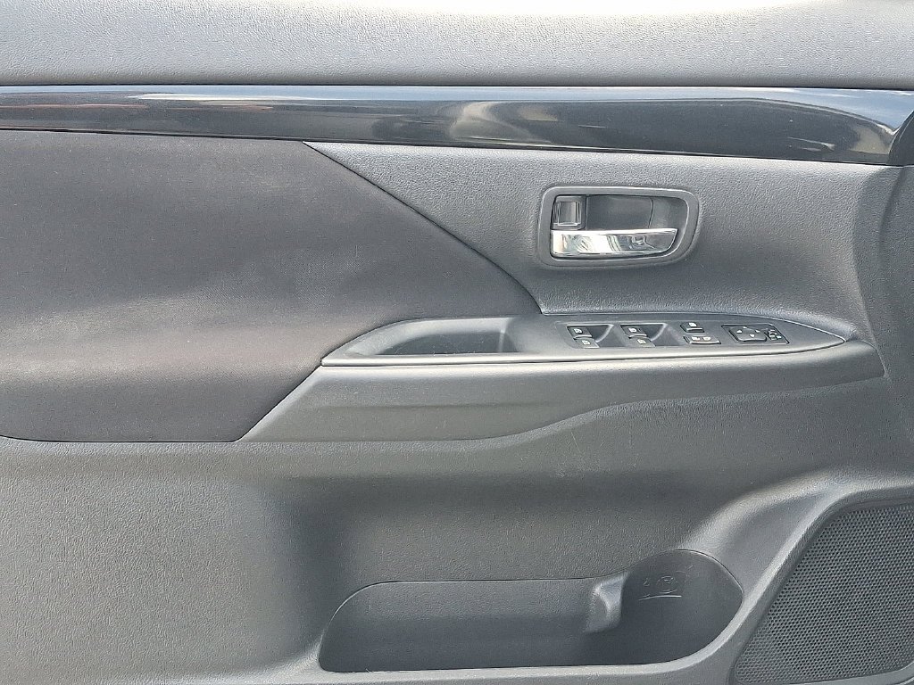 Used 2020 Silver Mitsubishi ES image 14