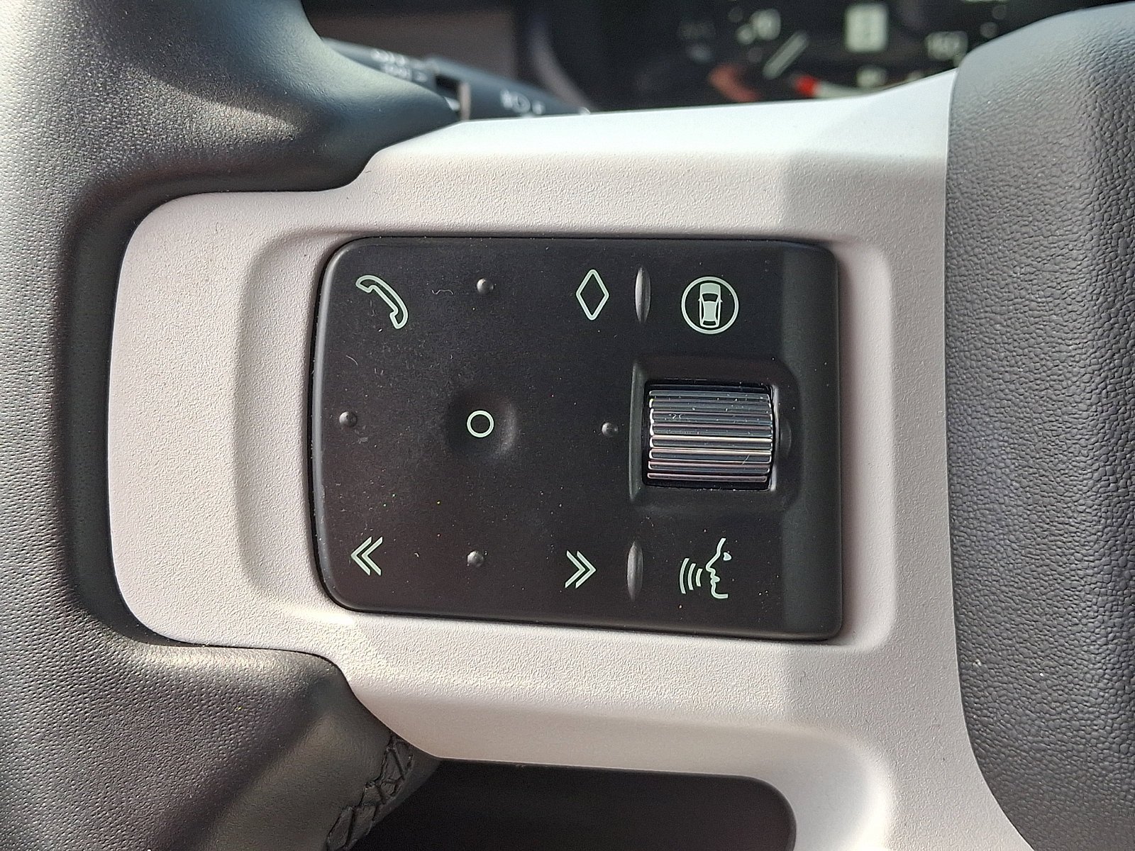 Used 2025 Fuji White   1Aa Land Rover S image 34