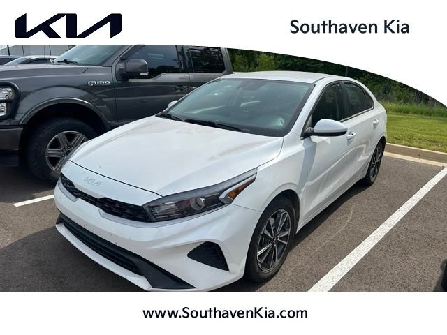 2024 Kia Forte LXS AT's photo