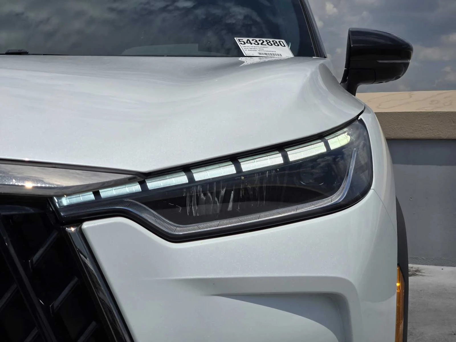 New 2026 2T RAD WHT INFINITI Sport AWD image 5