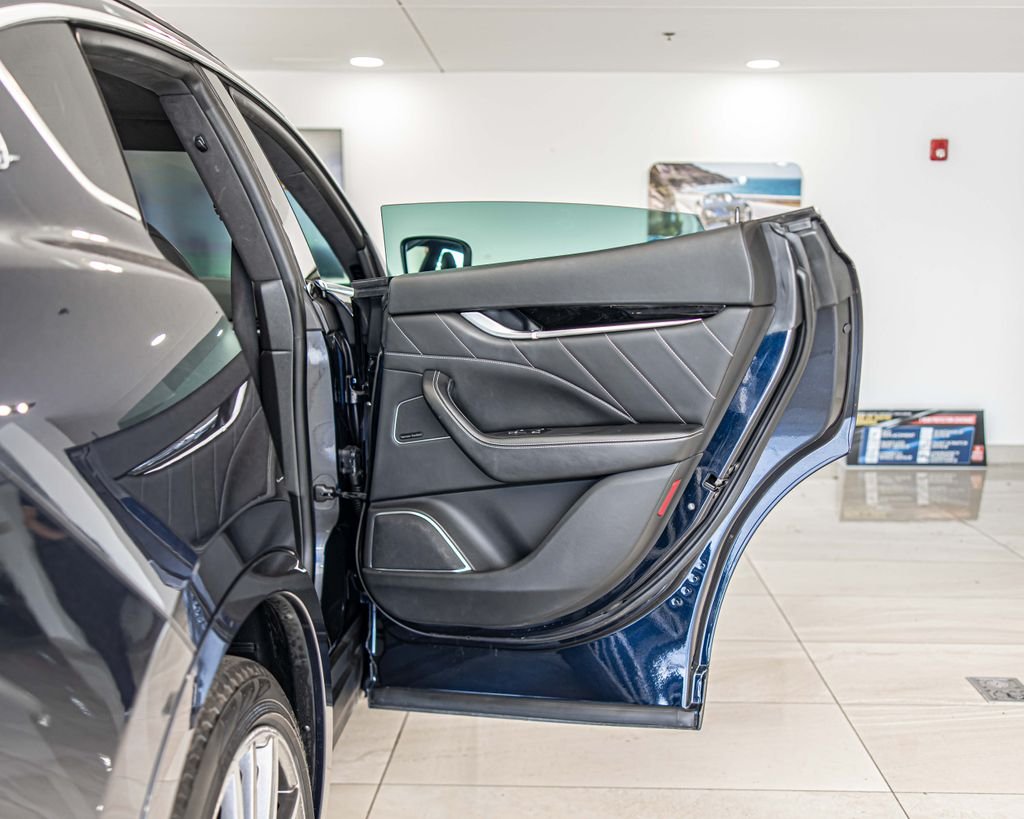 Used 2019 White Maserati S GranSport image 43