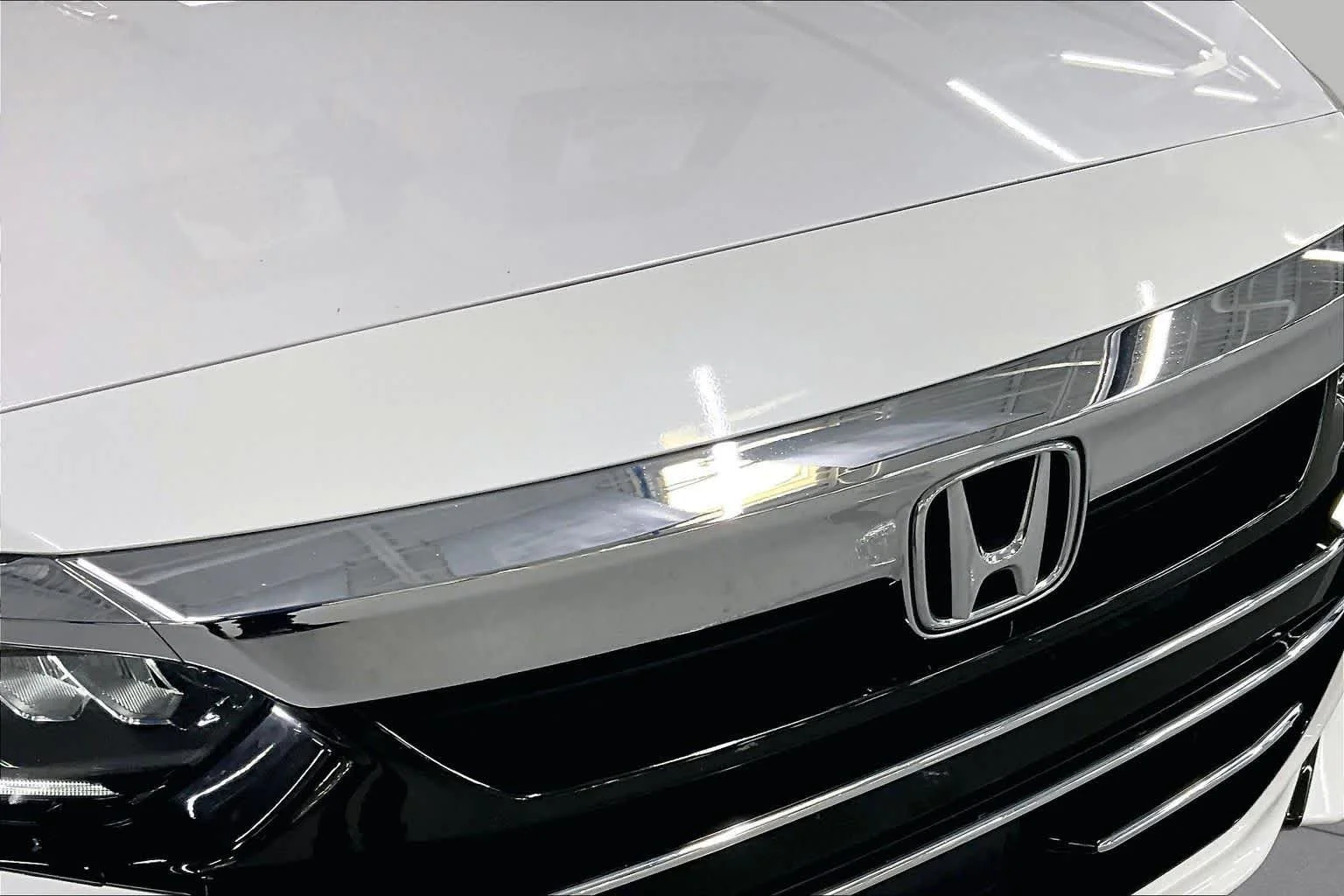 Used 2022 Platinum White Pearl Honda EX-L image 28