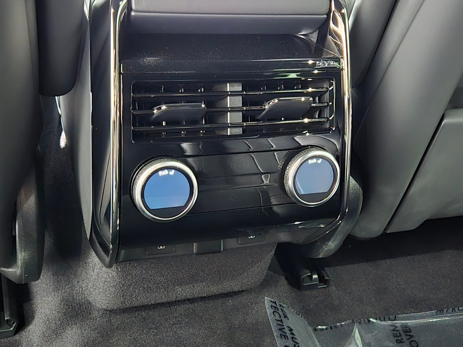 New 2026 Borasco Grey Land Rover Dynamic SE image 14