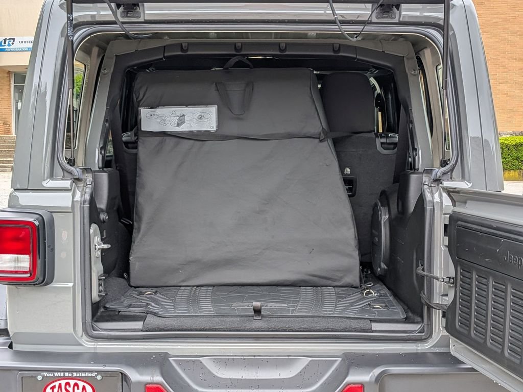 Used 2022 Gray Jeep Unlimited High Tide image 6