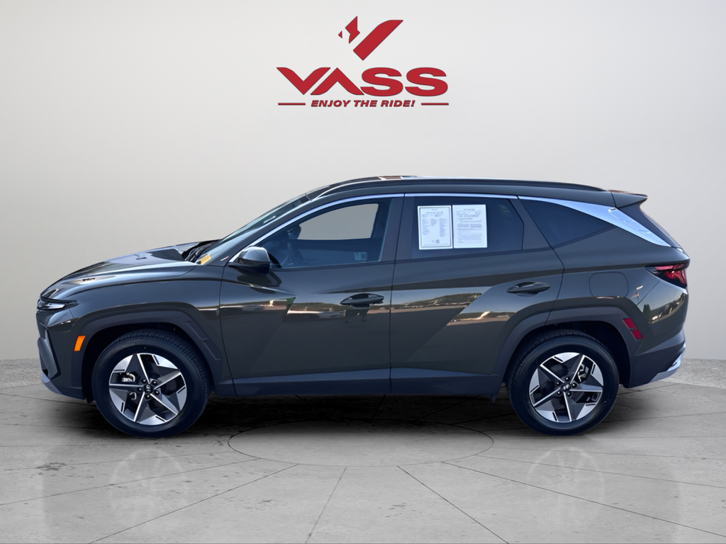 Certified Used 2025 Green Hyundai SEL image 2