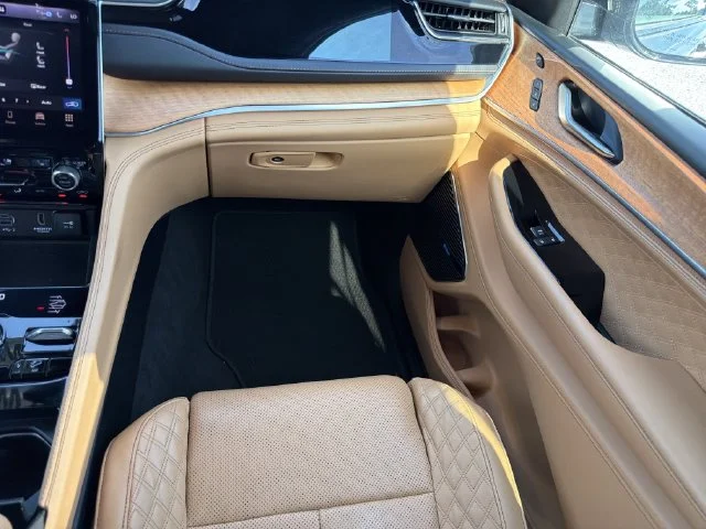 Used 2022 Black Jeep Summit Reserve image 17
