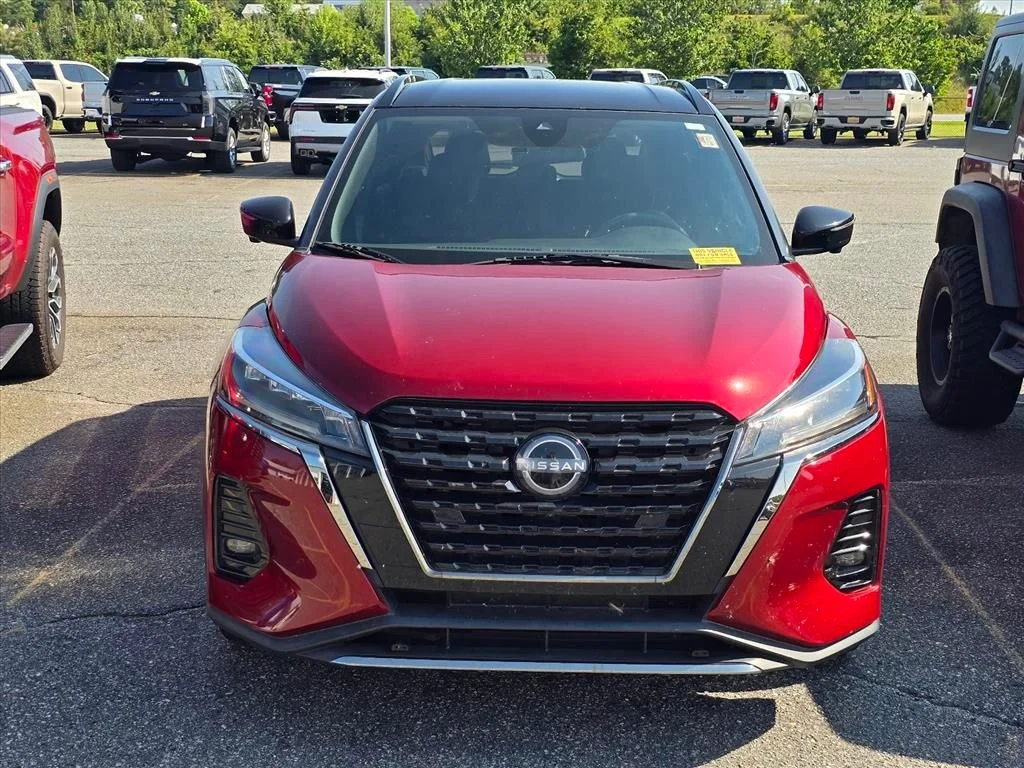 Used 2023 Red Nissan SR image 8