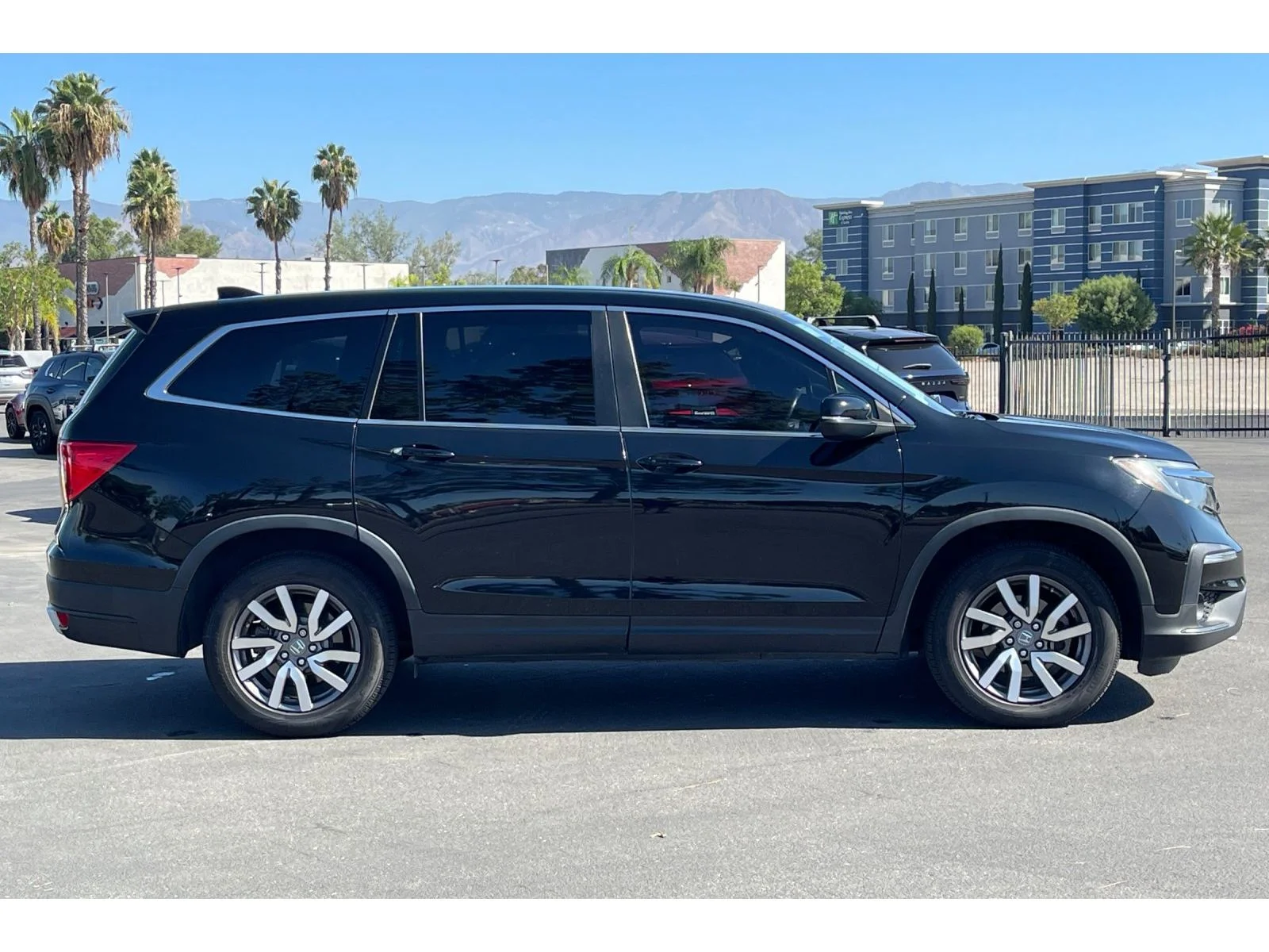 Used 2022 Crystal Black Pearl Honda EX-L image 7