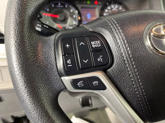Used 2015 Silver Toyota LE image 20