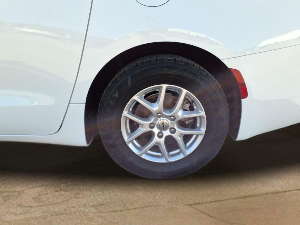 Used 2023 White Chrysler LX image 25