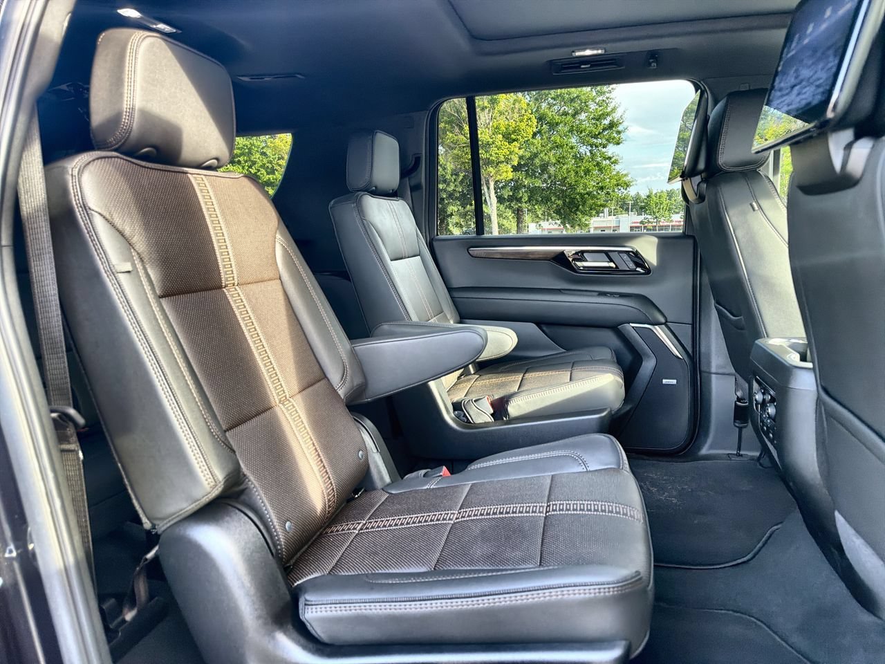 2026 Chevrolet Suburban High Country - Photo 22