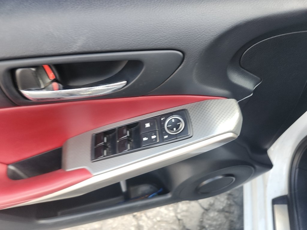 Used 2015 Starfire Pearl Lexus  image 15