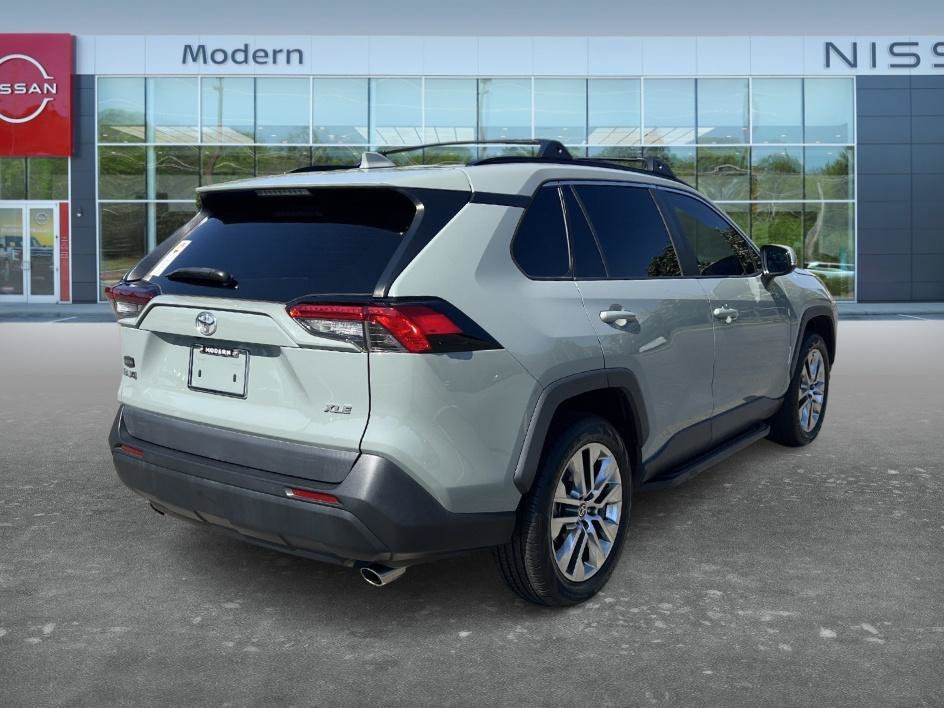 Used 2021 Lunar Toyota XLE Premium image 5