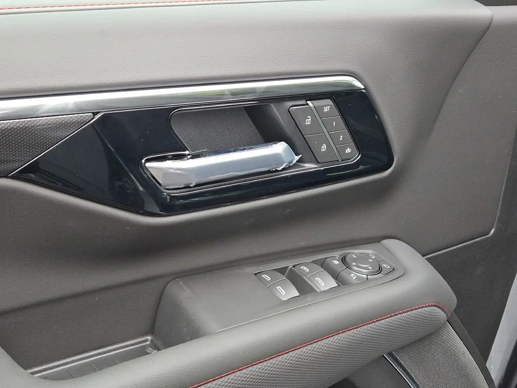 2026 Chevrolet Suburban RST - Photo 25