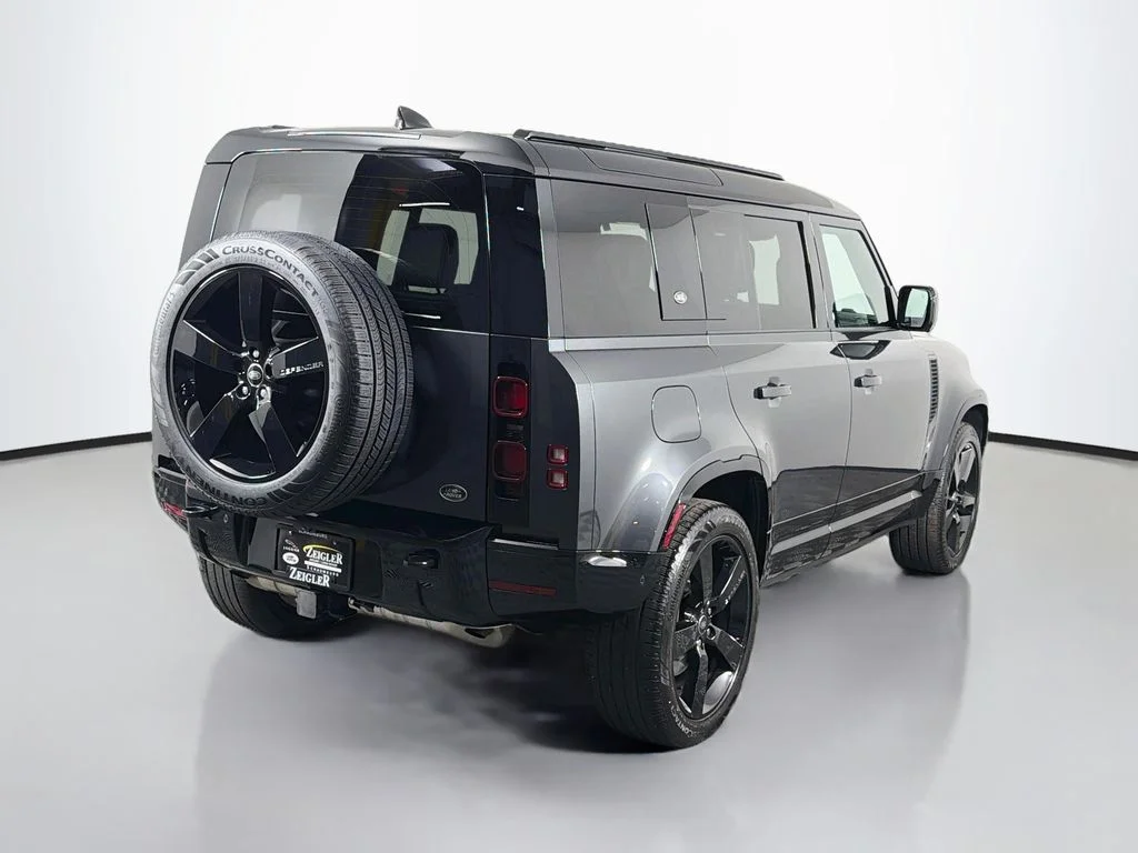 Used 2023 Gray Land Rover X-Dynamic SE image 5