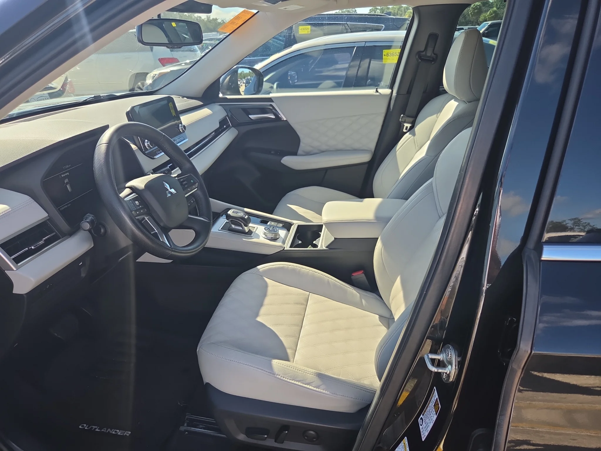 Used 2023 Black Diamond Mitsubishi SEL image 3