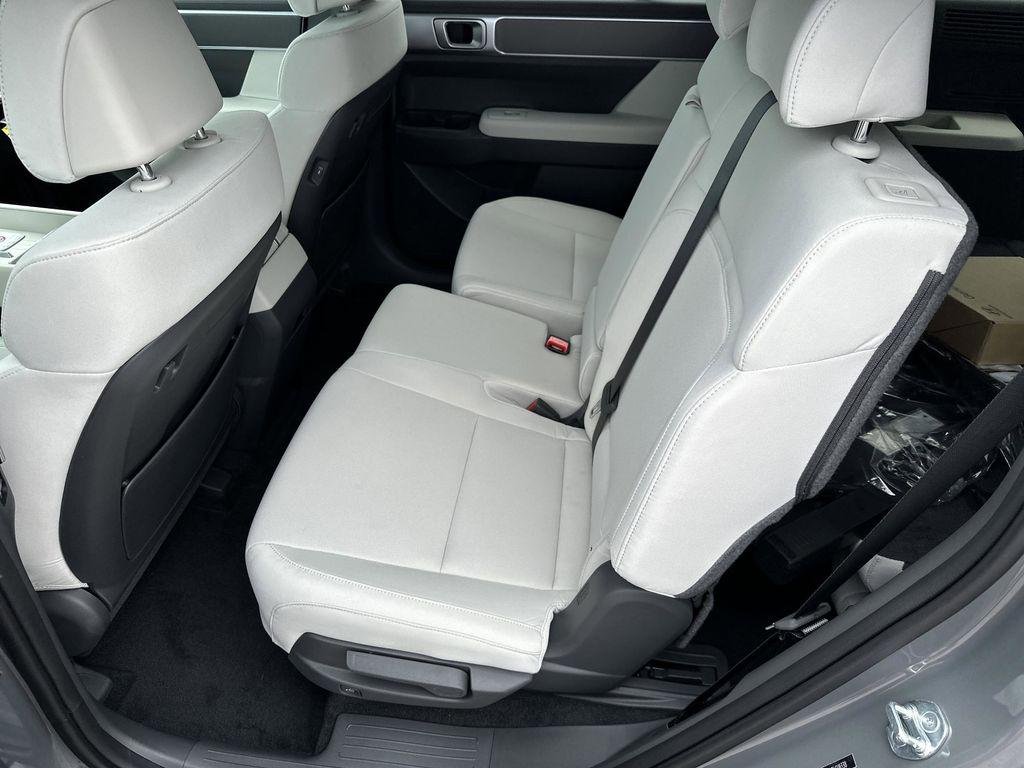New 2026 Hampton Gray Hyundai SE FWD image 20