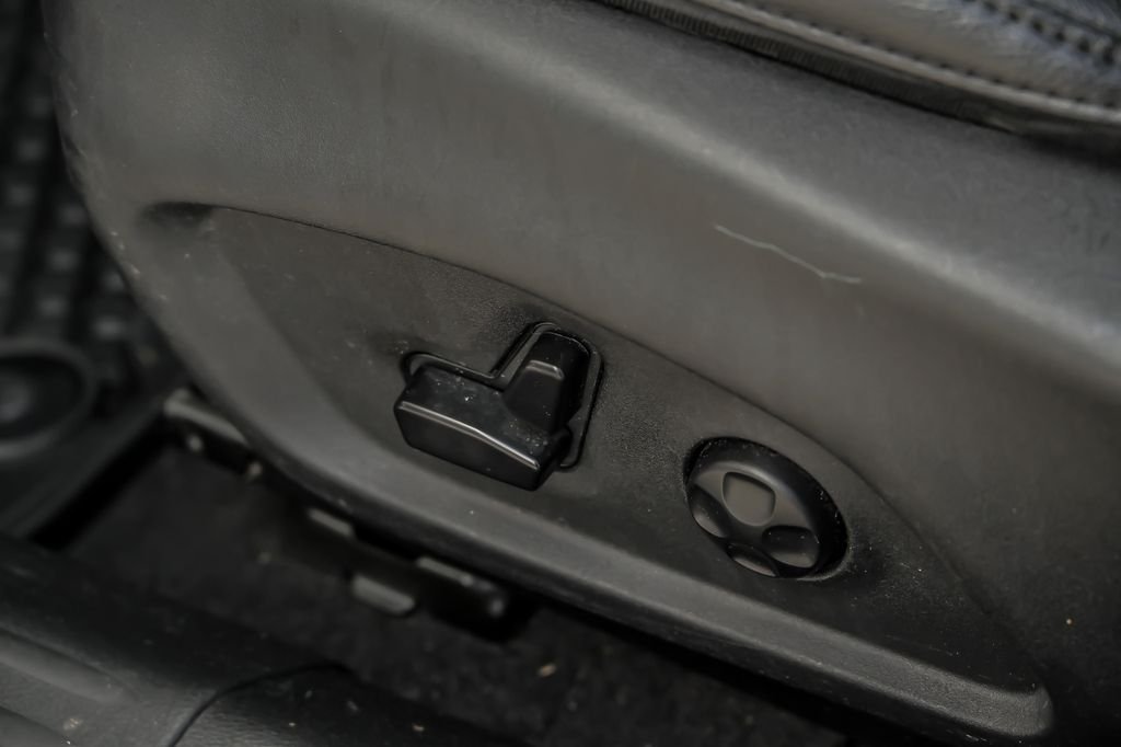 Used 2020 Silver Jeep Latitude image 19