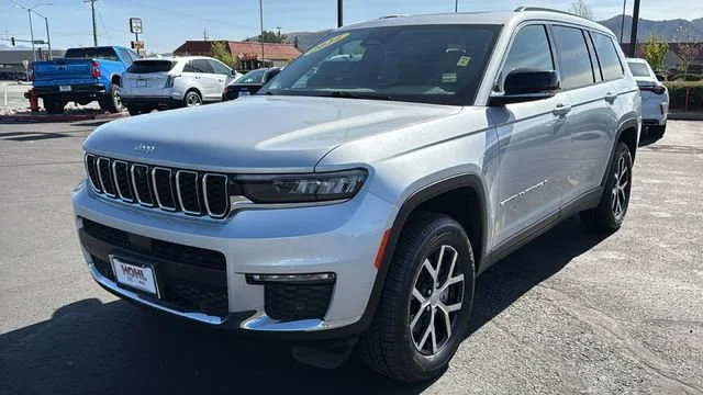 Used 2024 Silver Jeep Limited 4x4 image 7