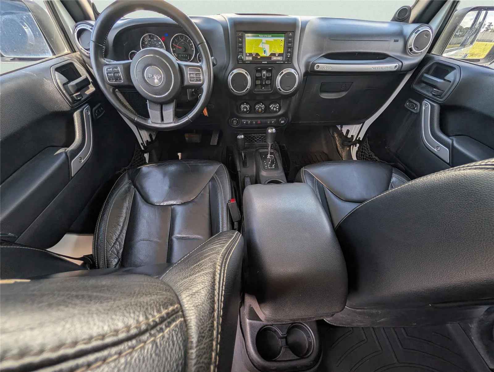 Used 2014 Bright White Clearcoat Jeep Sahara image 25