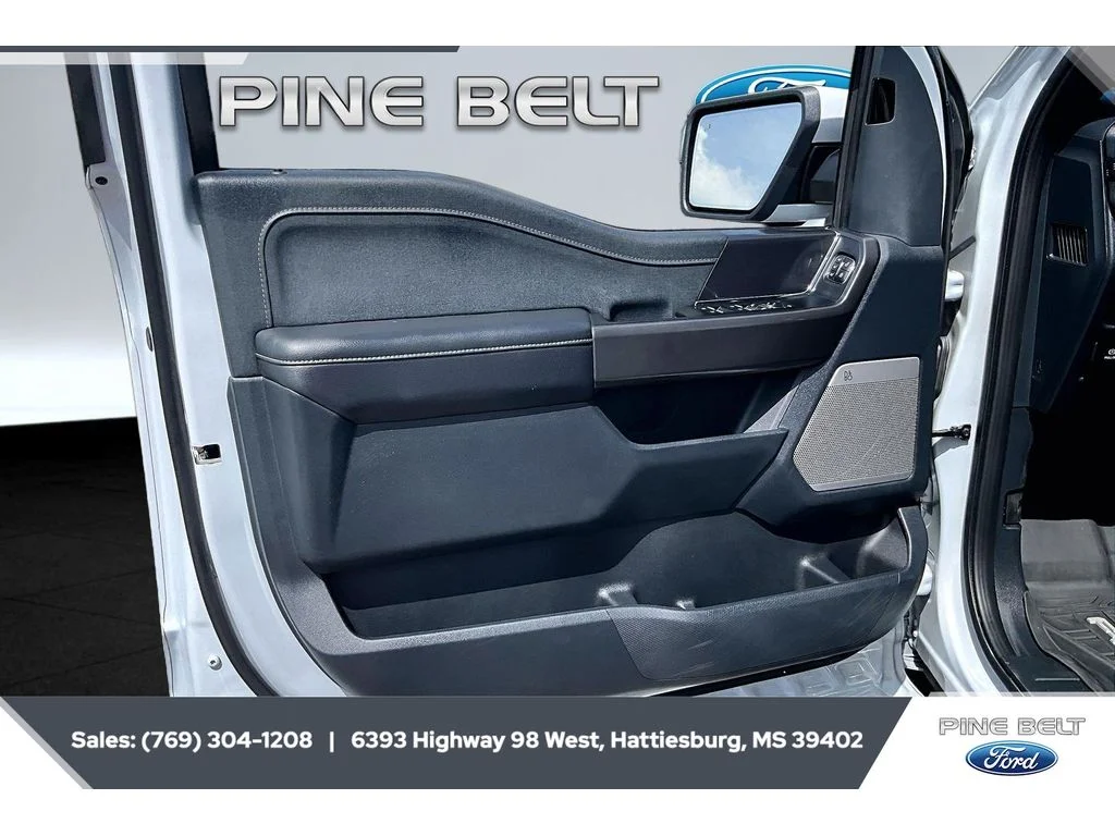 Used 2025 Space White Metallic Ford LARIAT image 18